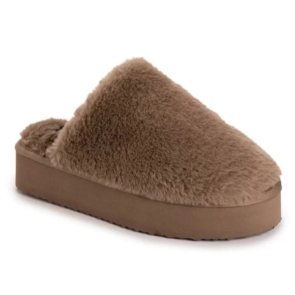 Muk Luks Emme Slip On Shoes, Faux Fur Platform Slide On Shoes Size: M (7-8) - Picture 2 of 11